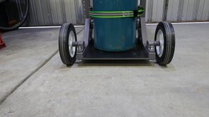 DIY - TIG Welding Cart. The gas cylinder is kept as close as possible to the ground, easier to get off and on.