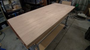 DIY - Workbench. Hardwood Plywood to make the bench top.